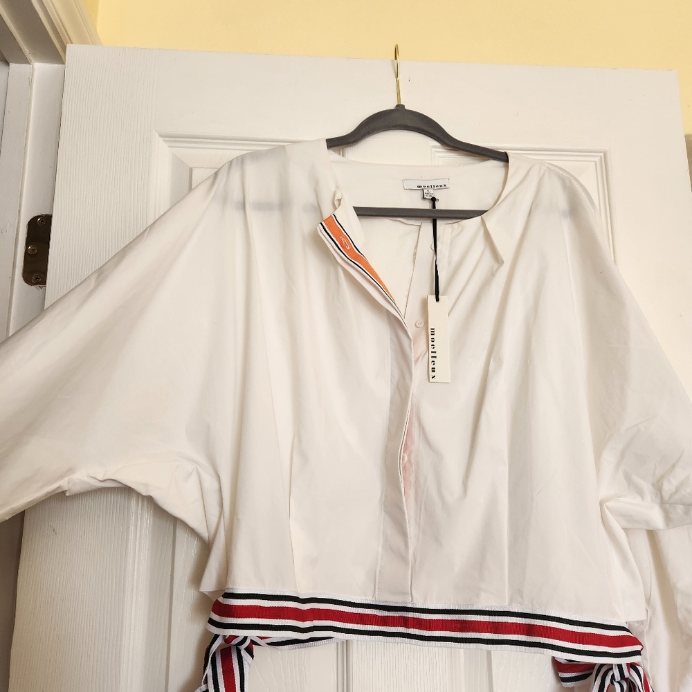 Top,  size L. White blouse. Dolman sleeve. Cotton mix.